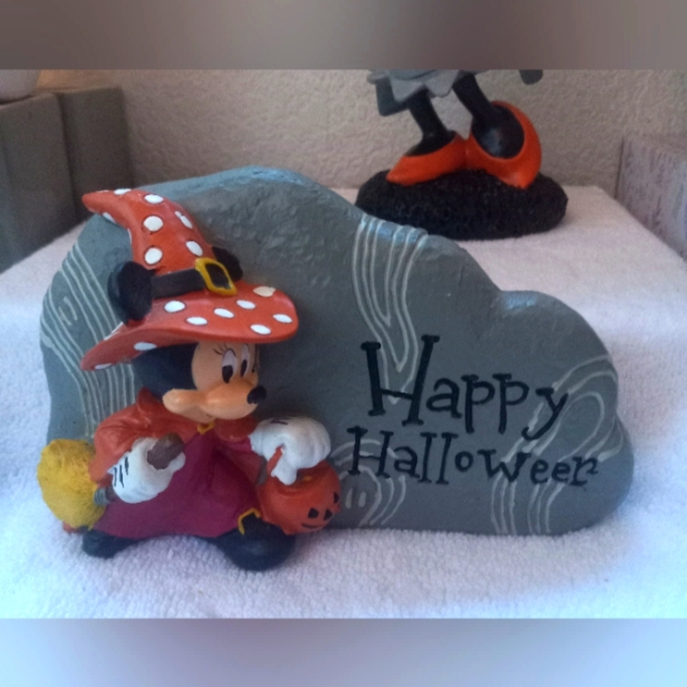 Mickey Mouse Halloween garden decor